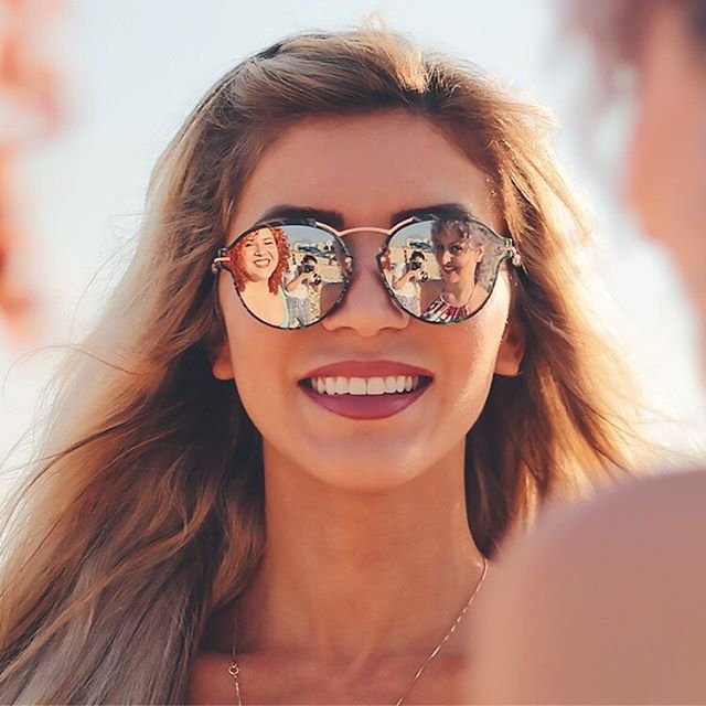 Ué suele, do nada uma foto da @jessicabelcost no teu feed POIS OLHE DE NOVO 🌸😂 | quais os planos pro sabadão? Alguém indo pra algum flutu? | 📸: @crystalinapicnic .
.
.
.
.
.
#sunglasses #fashion #blondegirl #bloggers #jessicabelcost #embelleze #luaninxlo #photography #girls #beach #beachvibes #praiando #riodejaneiro #tbt #blogueirasdemanaus #aquareladetalentos #parededevidro #creativephotography
