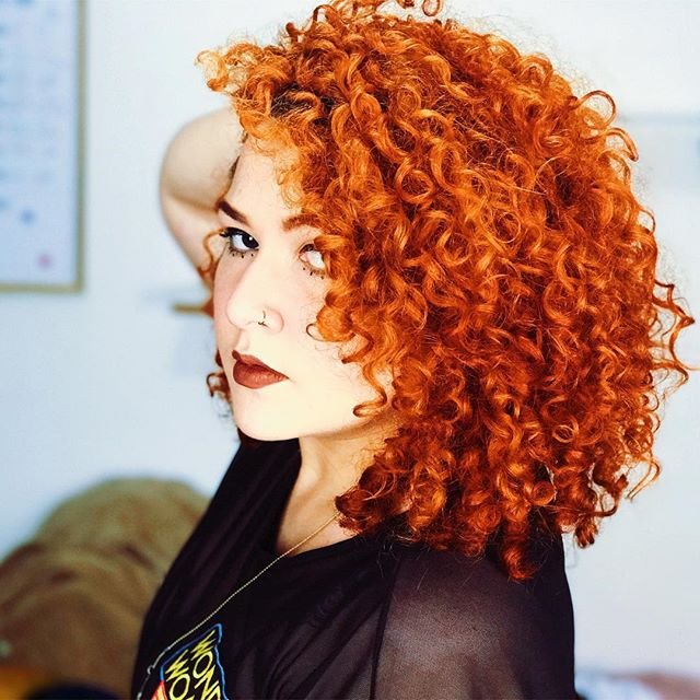 A curva mais bela de uma cacheada... É a que ela faz pra desviar de comentário babaca
.
.
.
.
.
.
#cacheada #curly #curlygirl #curlyredhead #ruiva #ruivasdobrasil #redhead #redheadselfie #luaninxlo #meuscachos #meuscachosembelleze #blogueirinha #sheer #manaus
